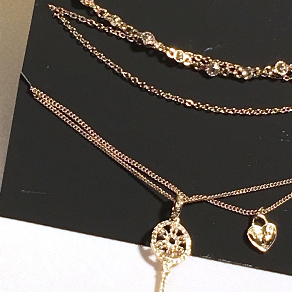 3/$30! GUESS Gold Layered Necklace Lock & Key - Picture 5 of 7
